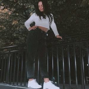 Meet your Posher, Alexis